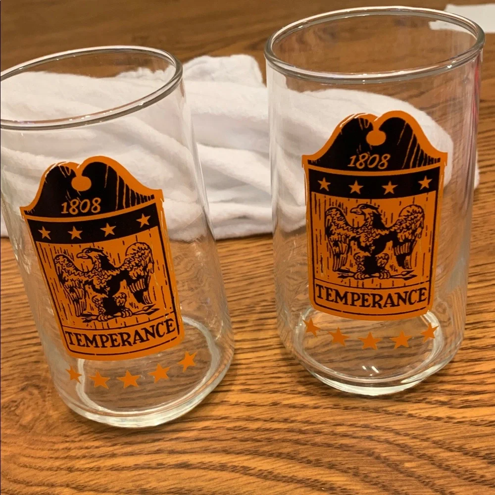 Anchorage Hocking Vintage Tavern sign Glasses Full set of 8 Excellent Condition